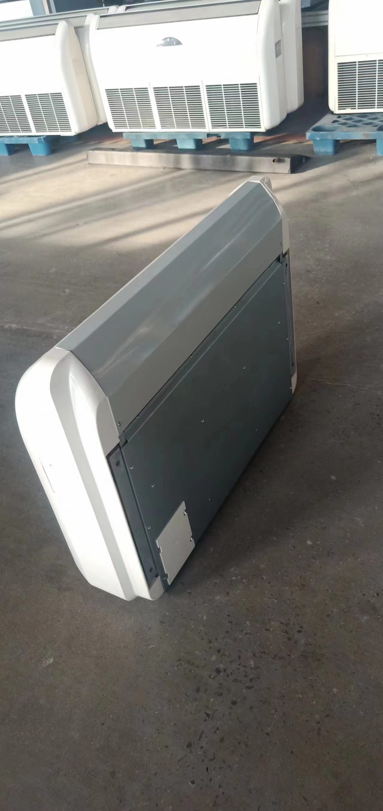 吊落式風機盤管,坐吊式空調(diào)器,生產(chǎn)廠家參數(shù)/規(guī)格(圖3) 吊落式風機盤管,坐吊式空調(diào)器,生產(chǎn)廠家參數(shù)/規(guī)格(圖3)